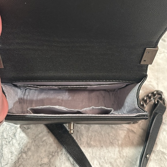 Inspired quilted purse - pleather with antique silver toned hardware - Picture 8 of 10